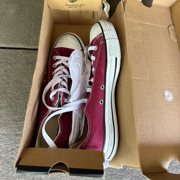 Converse - Picture 2 of 8